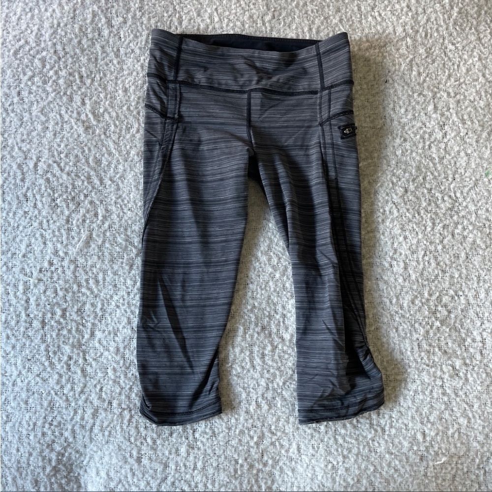 ‎Lululemon cropped grey pants 6
